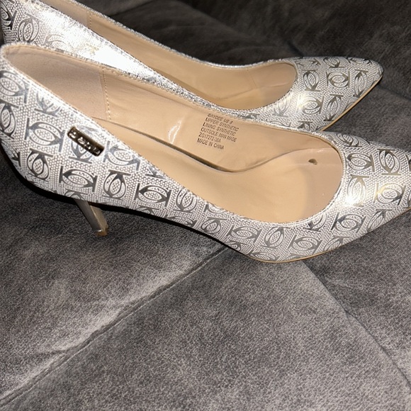 🌻 Gorgeous Silver Pumps 🛍️ bebe 💕 Festive 🛍️ Size 8 - Picture 4 of 12